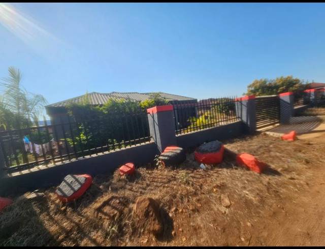 2 BEDROOM HOUSE FOR SALE IN MAKHUVHA